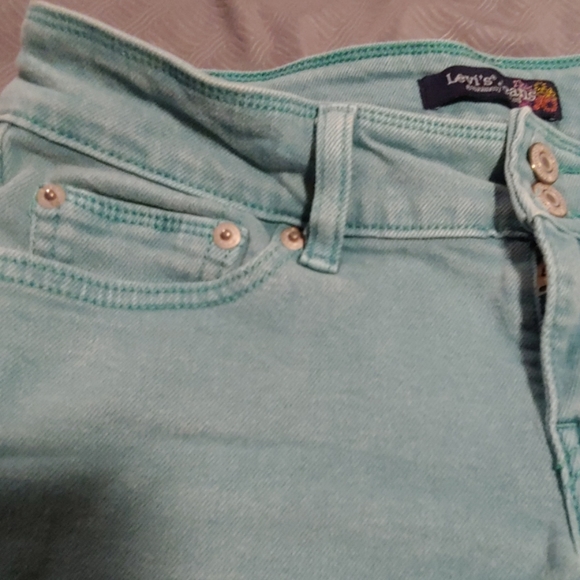 Levi's short shorts. - Picture 3 of 4
